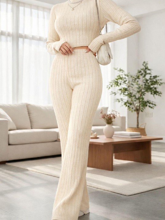 Kadın Ekru Çizgili Boğazlı Crop Top Ve Yüksek Bel Eşofman Takımı Spor Şık Kombin