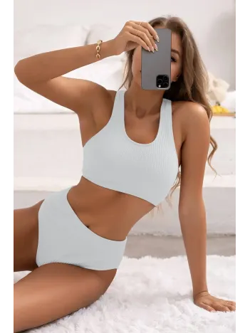 Kadın Beyaz Çapraz Sırt Detaylı Iç Çamaşır Takımı – Modern, Konforlu Ve Günlük Kombinlere Uygun
