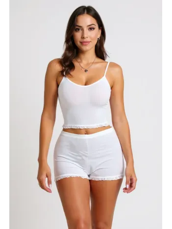 Kadın Beyaz Alt-üst Dantel Detaylı Şortlu Şık Gecelik Takım – Modern, Konforlu Ve Günlük Kombinlere Uygun