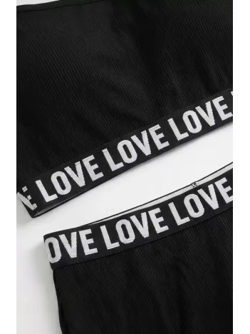 Kadın Siyah Çapraz Sırt Ve Love Yazı Detaylı Iç Çamaşır Takımı – Modern, Konforlu Kadın Siyah Çapraz Sırt Ve Love Yazı Detaylı Iç Çamaşır Takımı – Modern, Konforlu