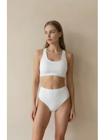 Kadın Beyaz Çapraz Sırt Detaylı Iç Çamaşır Takımı – Modern, Konforlu Ve Günlük Kombinlere Uygun
