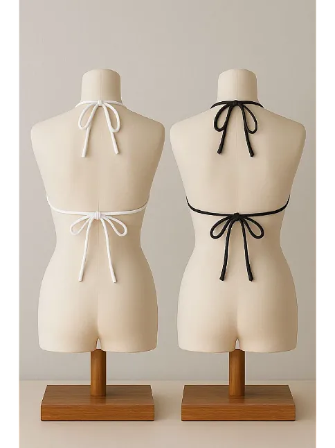 Kadın Siyah Ve Beyaz Minimal Kesim Üçgen Bikini Üstü – Modern Ve Şık Tasarım