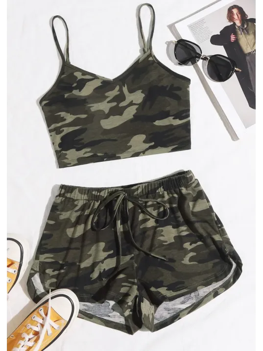 Kadın Kamuflaj Desenli Askılı Crop Top Ve Şortlu Gecelik Takım – Modern, Konforlu Ve Günlük Kombinlere Uygun