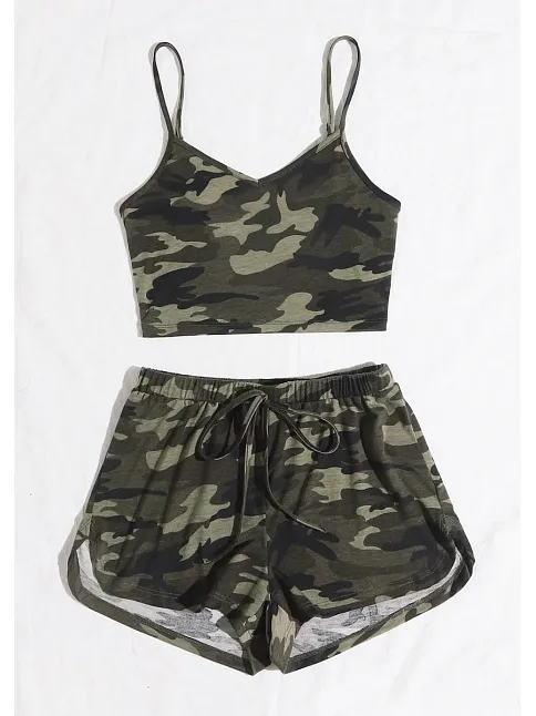 Kadın Kamuflaj Desenli Askılı Crop Top Ve Şortlu Gecelik Takım – Modern, Konforlu Ve Günlük Kombinlere Uygun Kadın Kamuflaj Desenli Askılı Crop Top Ve Şortlu Gecelik Takım – Modern, Konforlu Ve Günlük Kombinlere Uygun