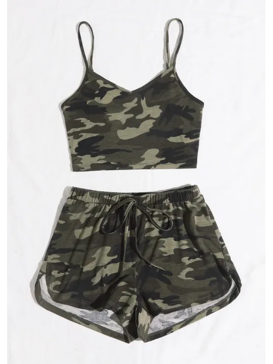 Kadın Kamuflaj Desenli Askılı Crop Top Ve Şortlu Gecelik Takım – Modern, Konforlu Ve Günlük Kombinlere Uygun