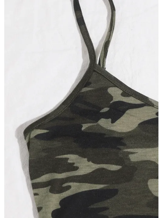 Kadın Kamuflaj Desenli Askılı Crop Top Ve Şortlu Gecelik Takım – Modern, Konforlu Ve Günlük Kombinlere Uygun