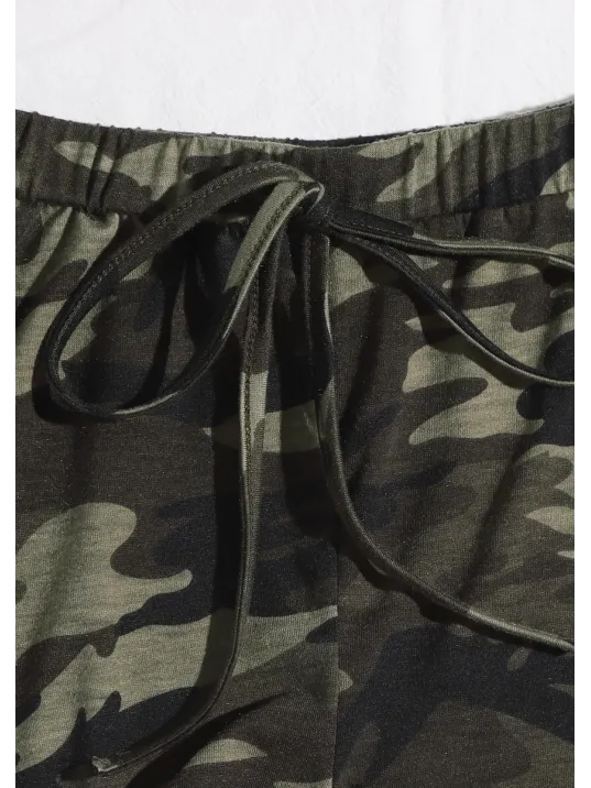 Kadın Kamuflaj Desenli Askılı Crop Top Ve Şortlu Gecelik Takım – Modern, Konforlu Ve Günlük Kombinlere Uygun