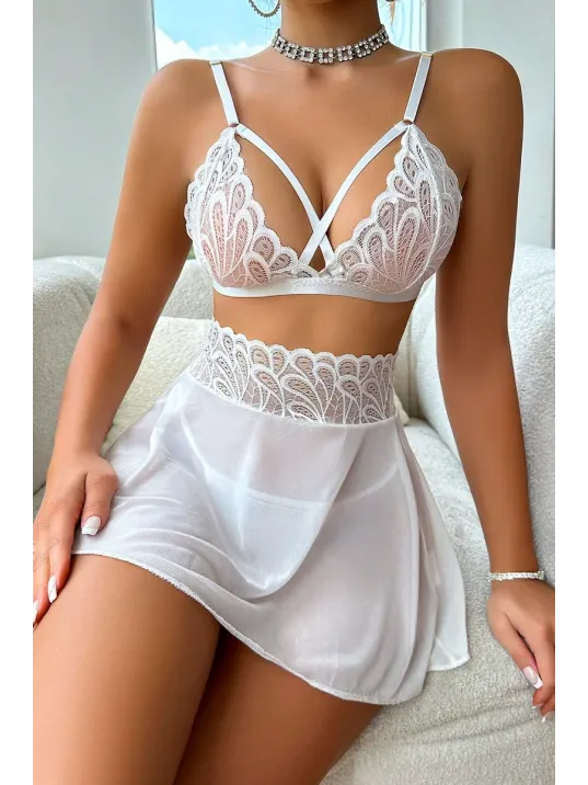 Kadın Beyaz Göğsü Ve Beli Dantel Detaylı Etekli Takım – Modern, Konforlu Ve Günlük Kombinlere Uygun