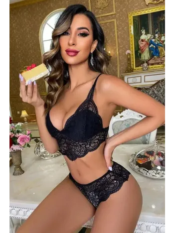 Kadın Siyah Dantel Bralet Ve Slip Külotlu İç Çamaşır Takımı