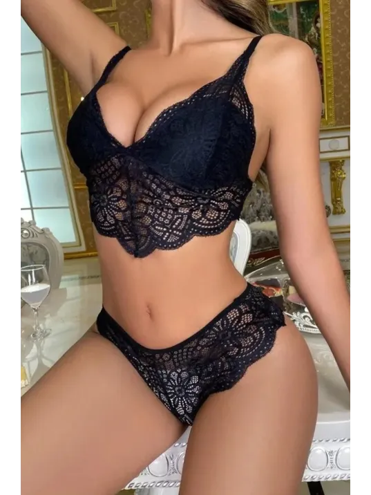 Kadın Siyah Dantel Bralet Ve Slip Külotlu İç Çamaşır Takımı