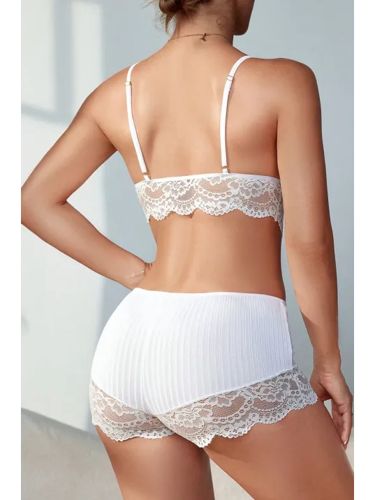Kadın Beyaz Kaşkorse Ve Dantel Detaylı Şortlu Gecelik Takım – Modern, Konforlu