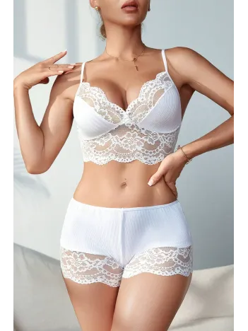 Kadın Beyaz Kaşkorse Ve Dantel Detaylı Şortlu Gecelik Takım – Modern, Konforlu