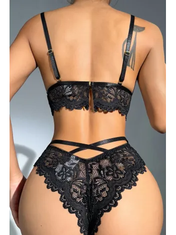 Kadın Siyah Kalp Tokalı Çapraz Lastik Detaylı Dantel İç Çamaşır Takımı Kadın Siyah Kalp Tokalı Çapraz Lastik Detaylı Dantel İç Çamaşır Takımı