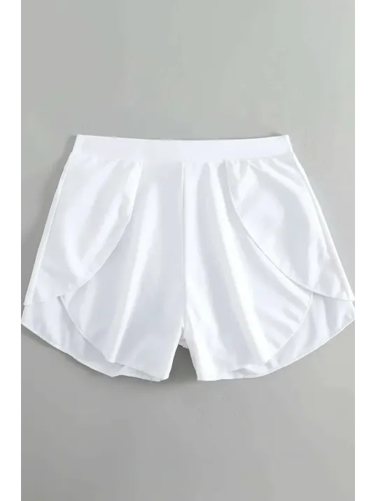 Kadın Beyaz Yırtmaçlı Etek Görünümlü Şık Deniz Şortu – Modern Ve Şık Tasarım Kadın Beyaz Yırtmaçlı Etek Görünümlü Şık Deniz Şortu – Modern Ve Şık Tasarım