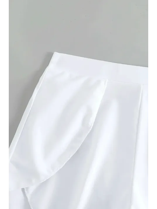 Kadın Beyaz Yırtmaçlı Etek Görünümlü Şık Deniz Şortu – Modern Ve Şık Tasarım Kadın Beyaz Yırtmaçlı Etek Görünümlü Şık Deniz Şortu – Modern Ve Şık Tasarım