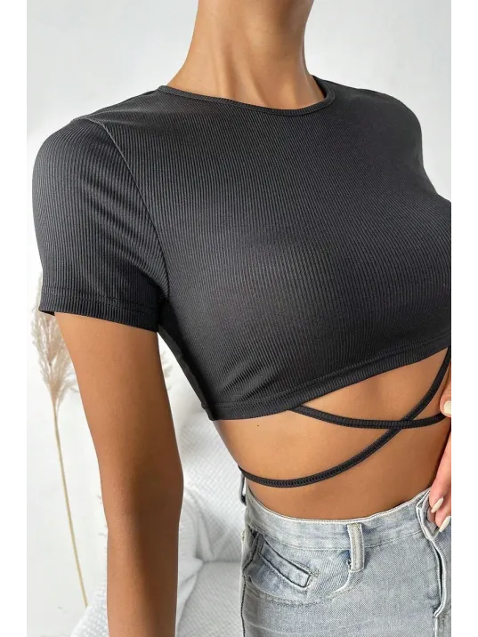Kadın Siyah Yarım Kol Çapraz Bağlamalı Crop Top Bluz – Şık, Rahat Ve Kolay Kombinlenebilir