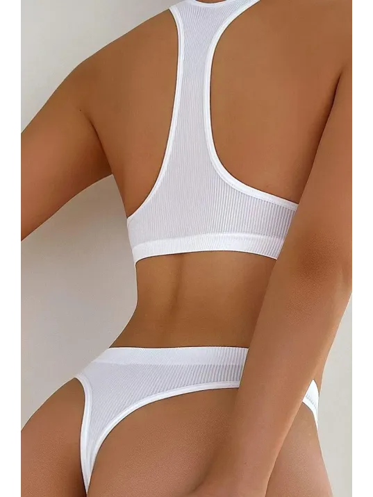 Kadın Beyaz Desteksiz Seamless Tangalı İç Çamaşır Takımı – Modern, Konforlu Kadın Beyaz Desteksiz Seamless Tangalı İç Çamaşır Takımı – Modern, Konforlu