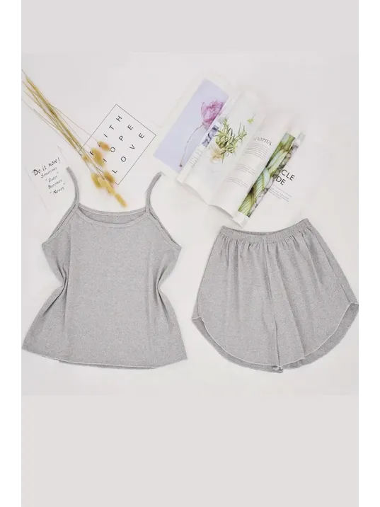 Kadın Gri Şortlu Penye Gecelik Takımı – Modern, Konforlu Ve Günlük Kombinlere Uygun Kadın Gri Şortlu Penye Gecelik Takımı – Modern, Konforlu Ve Günlük Kombinlere Uygun