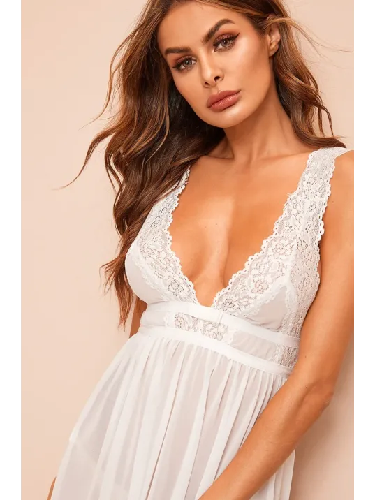 Kadın Beyaz Dantelli Sırtı Açık Gecelik – Modern Ve Şık Tasarım Kadın Beyaz Dantelli Sırtı Açık Gecelik – Modern Ve Şık Tasarım