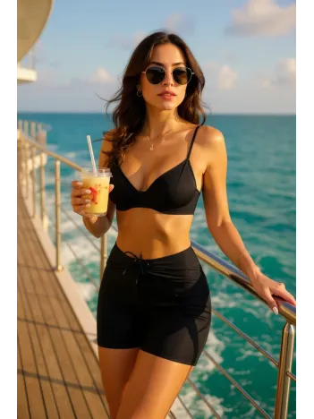 Kadın Siyah Önden Bağcıklı Deniz Şortu – Modern Ve Şık Tasarım