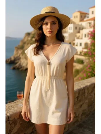 Kadın Beyaz Yanları Yırtmaçlı Tokalı V Yaka Mini Plaj Elbisesi – Şık, Rahat Ve 4 Mevsim Kullanıma Uygun