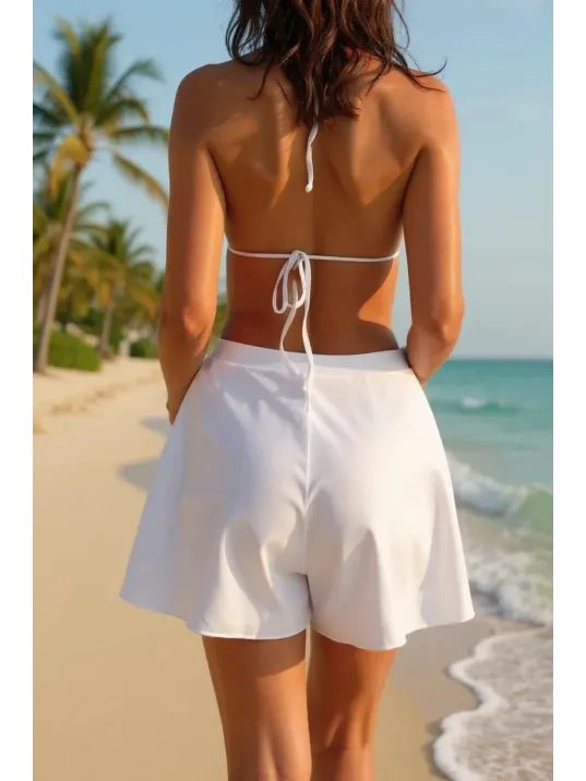 Kadın Beyaz Yırtmaçlı Etek Görünümlü Şık Deniz Şortu – Modern Ve Şık Tasarım Kadın Beyaz Yırtmaçlı Etek Görünümlü Şık Deniz Şortu – Modern Ve Şık Tasarım