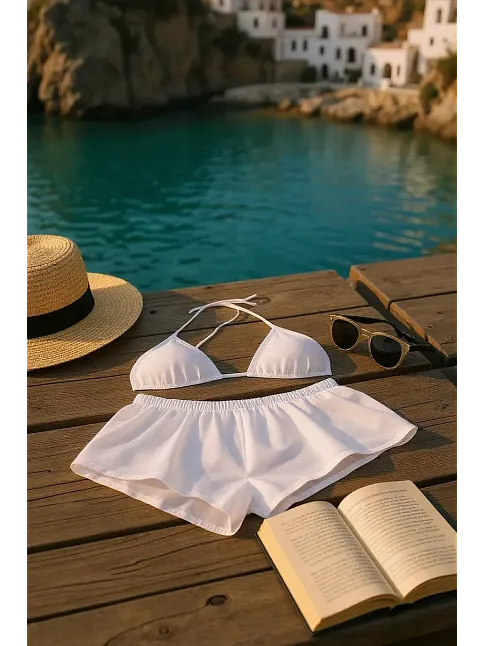 Kadın Beyaz Şortlu Belden Ve Boyundan Bağlamalı Bikini Takımı – Modern, Konforlu Ve Günlük Kombinlere Uygun Kadın Beyaz Şortlu Belden Ve Boyundan Bağlamalı Bikini Takımı – Modern, Konforlu Ve Günlük Kombinlere Uygun