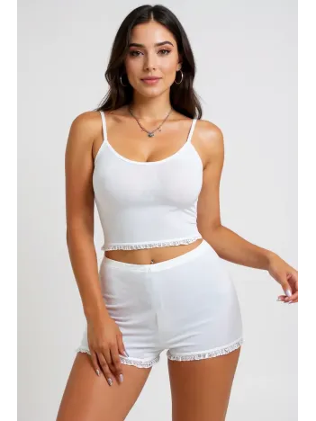 Kadın Beyaz Alt-üst Dantel Detaylı Şortlu Şık Gecelik Takım – Modern, Konforlu Ve Günlük Kombinlere Uygun