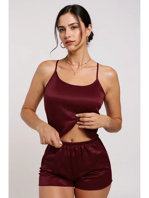 Kadın Bordo Asimetrik Sırt Dekolte Detaylı Şık Şortlu Gecelik Takım – Modern, Konforlu Ve Günlük Kombinlere Uygun Kadın Bordo Asimetrik Sırt Dekolte Detaylı Şık Şortlu Gecelik Takım – Modern, Konforlu Ve Günlük Kombinlere Uygun