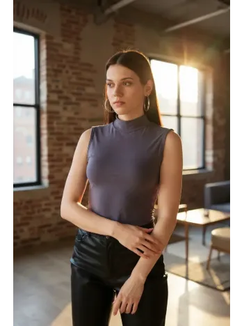 Kadın Antrasit Gri Kolsuz Balıkçı Yaka Basic Bluz Kadın Antrasit Gri Kolsuz Balıkçı Yaka Basic Bluz