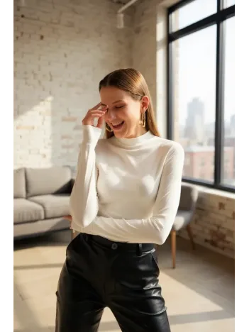 Kadın Beyaz Parmak Detaylı Esnek Uzun Kollu Body