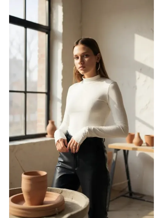 Kadın Beyaz Parmak Detaylı Esnek Uzun Kollu Body