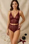 Kadın Bordo Dantel Bralet Şort Takımı – Asil Ve Sofistike İç Giyim Kadın Bordo Dantel Bralet Şort Takımı – Asil Ve Sofistike İç Giyim