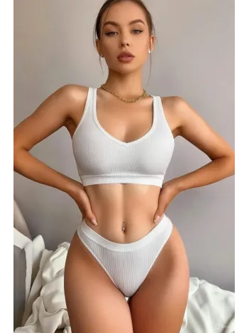 Kadın Beyaz Seamless Tanga Sütyen Takım – Modern, Konforlu Ve Günlük Kombinlere Uygun