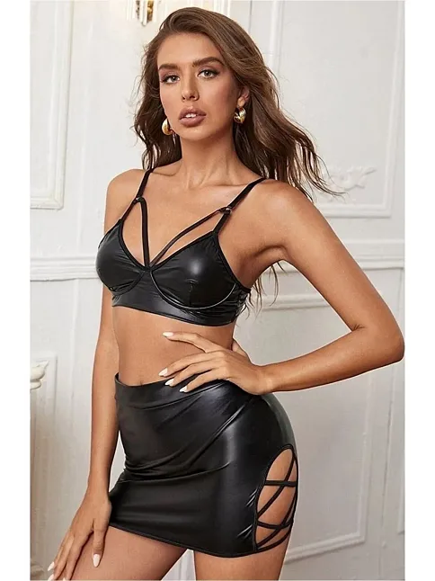 Kadın Seksi Biye Detaylı Deri Etek Sütyen İkili Kostüm Takım Kadın Seksi Biye Detaylı Deri Etek Sütyen İkili Kostüm Takım