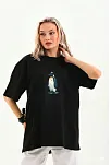 Kadın Oversize Tişört - Sırt Baskılı "survivor Penguin" Temalı, Felsefi Yazılı Bisiklet Yaka Tişört - Siyah