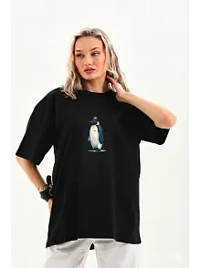 Kadın Oversize Tişört - Sırt Baskılı "survivor Penguin" Temalı, Felsefi Yazılı Bisiklet Yaka Tişört - Siyah