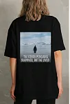 Kadın Oversize Tişört - Sırt Baskılı "survivor Penguin" Temalı, Felsefi Yazılı Bisiklet Yaka Tişört - Siyah