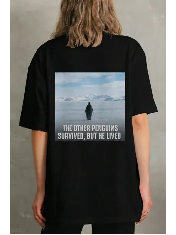 Kadın Oversize Tişört - Sırt Baskılı "survivor Penguin" Temalı, Felsefi Yazılı Bisiklet Yaka Tişört - Siyah
