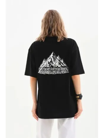 Kadın Nihilist Penguen Temalı Oversize Bisiklet Yaka Tişört - Siyah Kadın Nihilist Penguen Temalı Oversize Bisiklet Yaka Tişört - Siyah