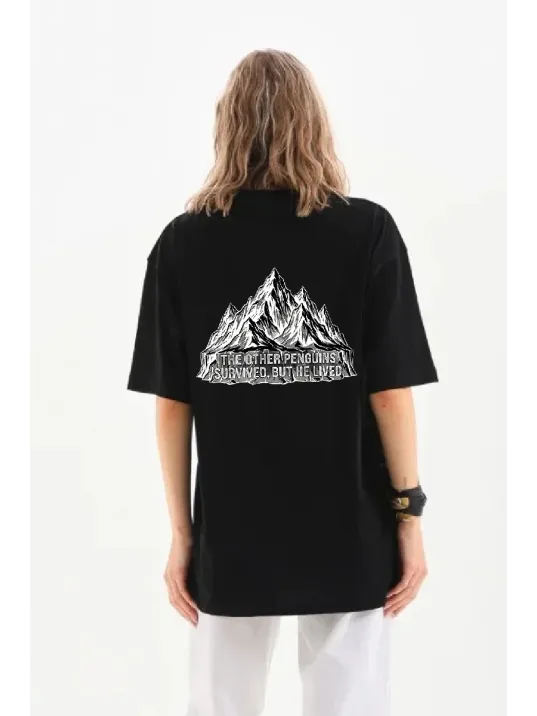 Kadın Nihilist Penguen Temalı Oversize Bisiklet Yaka Tişört - Siyah Kadın Nihilist Penguen Temalı Oversize Bisiklet Yaka Tişört - Siyah