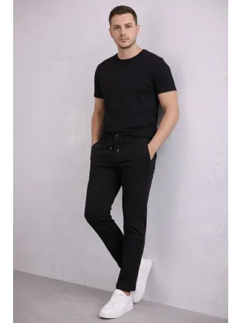 Erkek Diagonel Mikro Dokulu Duble Paça Cepli Pantolon Bağcıklı Bel, Modern Kesim - Siyah Erkek Diagonel Mikro Dokulu Duble Paça Cepli Pantolon Bağcıklı Bel, Modern Kesim - Siyah