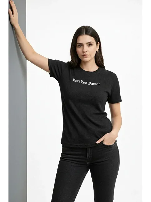 Kadın Wafıl Kumaş Tişört Regular Kalıp Bisiklet Yaka Baskılı Günlük Basic T-shirt - Siyah