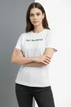 Kadın Wafıl Kumaş Tişört Regular Kalıp Bisiklet Yaka Baskılı Günlük Basic T-shirt - Beyaz Kadın Wafıl Kumaş Tişört Regular Kalıp Bisiklet Yaka Baskılı Günlük Basic T-shirt - Beyaz