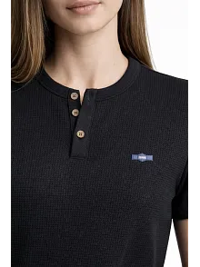 Kadın Waffle Dokulu Likralı Henley Yaka Düğmeli Regular Kısa Kollu T-shirt - Siyah