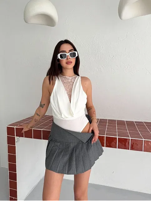 Kadın Dantel Detaylı Derin Dekolte Body Şık Kolsuz Yazlık Bodysuit - Beyaz Kadın Dantel Detaylı Derin Dekolte Body Şık Kolsuz Yazlık Bodysuit - Beyaz