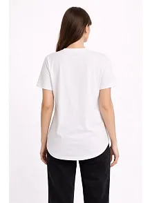 Kadın Basic T-shirt Kısa Kol Bisiklet Yaka Oval Kesim Tişört - Beyaz Kadın Basic T-shirt Kısa Kol Bisiklet Yaka Oval Kesim Tişört - Beyaz