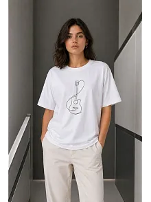 Kadın Minimal Gitar Baskılı Tişört T-shirt Yazlık Kısa Kol Bisiklet Yaka T-shirt - Beyaz Kadın Minimal Gitar Baskılı Tişört T-shirt Yazlık Kısa Kol Bisiklet Yaka T-shirt - Beyaz