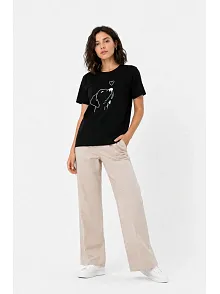 Kadın Köpek Figürlü Minimal Baskılı Tişört Kısa Kol Yazlık T-shirt - Siyah Kadın Köpek Figürlü Minimal Baskılı Tişört Kısa Kol Yazlık T-shirt - Siyah