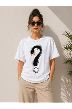 Kadın Kuğu Figürlü Soru İşareti Baskılı Tişört Kısa Kol T-shirt - Beyaz Kadın Kuğu Figürlü Soru İşareti Baskılı Tişört Kısa Kol T-shirt - Beyaz
